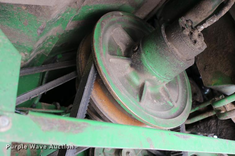 image for item DB9385 1986 John Deere 7720 combine