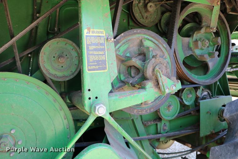 image for item DB9385 1986 John Deere 7720 combine