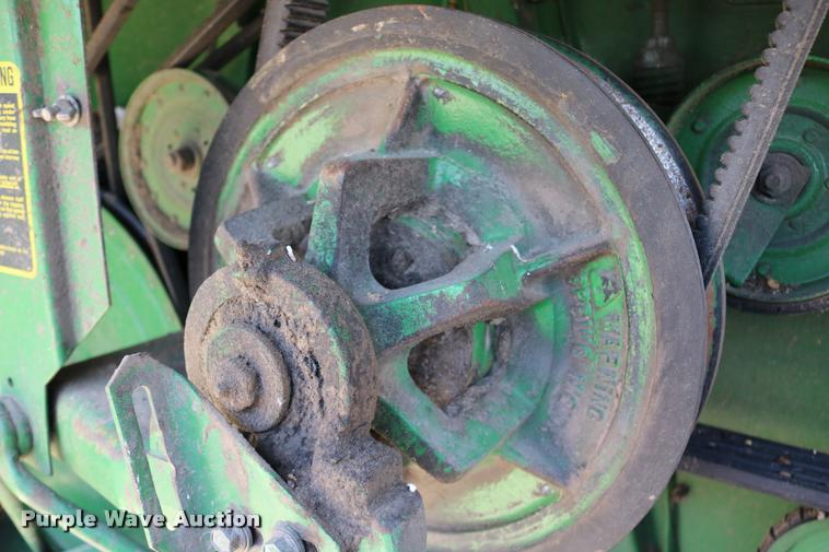 image for item DB9385 1986 John Deere 7720 combine