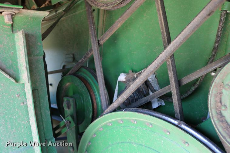 image for item DB9385 1986 John Deere 7720 combine