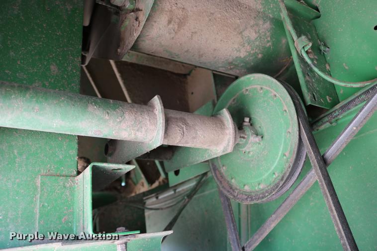 image for item DB9385 1986 John Deere 7720 combine