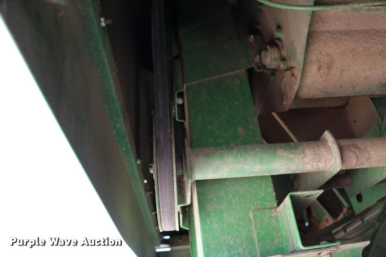 image for item DB9385 1986 John Deere 7720 combine