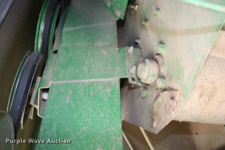 image for item DB9385 1986 John Deere 7720 combine