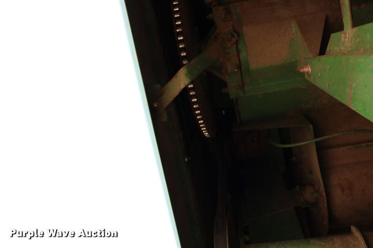 image for item DB9385 1986 John Deere 7720 combine