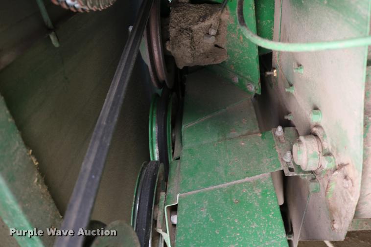 image for item DB9385 1986 John Deere 7720 combine