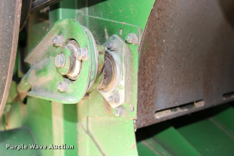 image for item DB9385 1986 John Deere 7720 combine