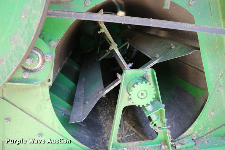 image for item DB9385 1986 John Deere 7720 combine