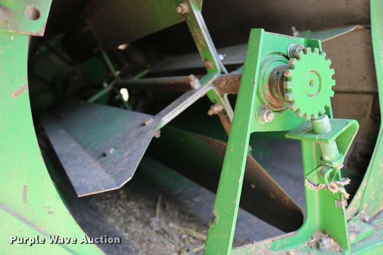 image for item DB9385 1986 John Deere 7720 combine