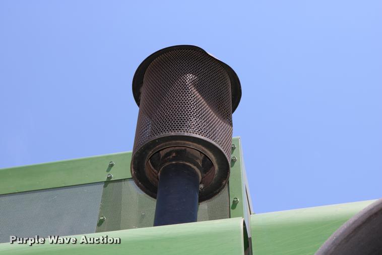 image for item DB9385 1986 John Deere 7720 combine