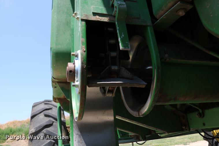 image for item DB9385 1986 John Deere 7720 combine