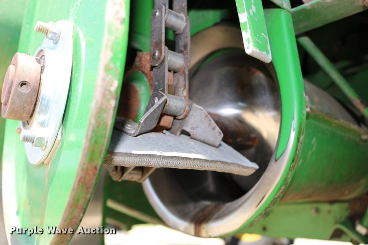 image for item DB9385 1986 John Deere 7720 combine