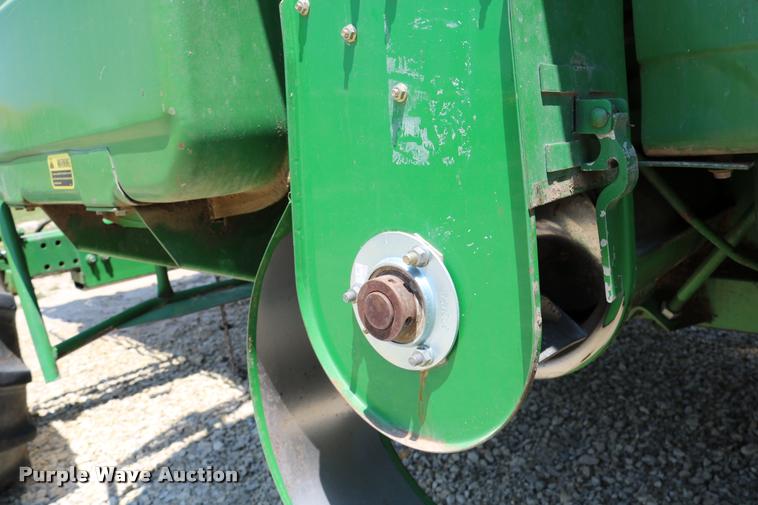 image for item DB9385 1986 John Deere 7720 combine