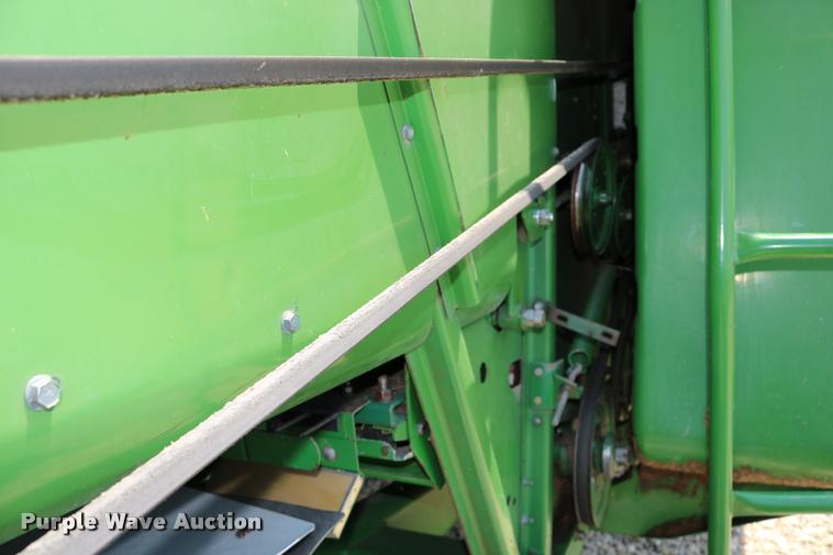 image for item DB9385 1986 John Deere 7720 combine