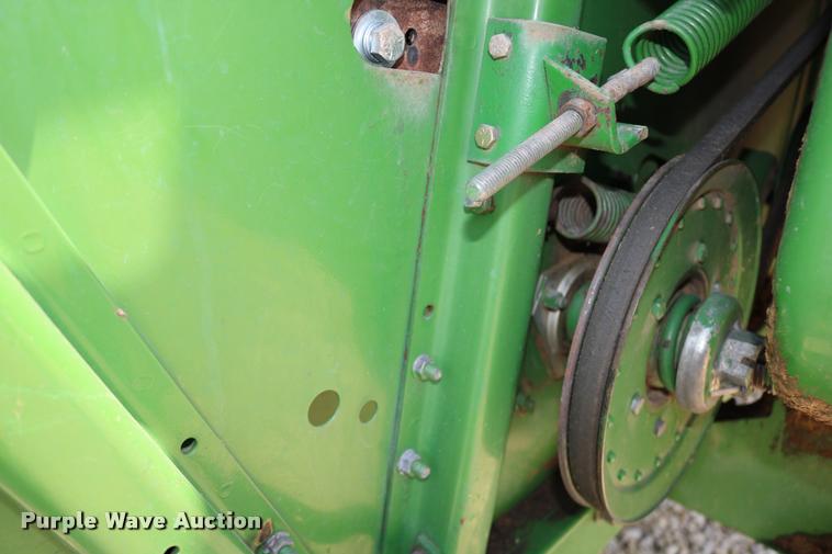 image for item DB9385 1986 John Deere 7720 combine