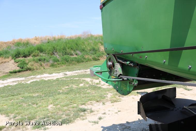 image for item DB9385 1986 John Deere 7720 combine