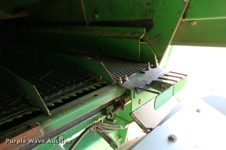 image for item DB9385 1986 John Deere 7720 combine