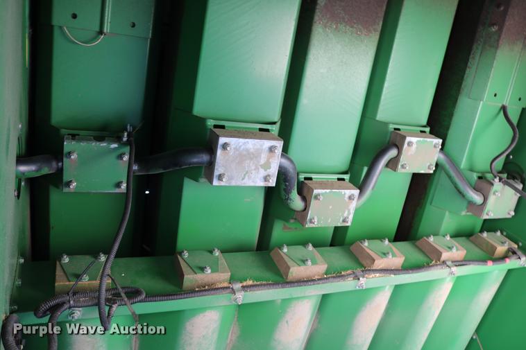 image for item DB9385 1986 John Deere 7720 combine