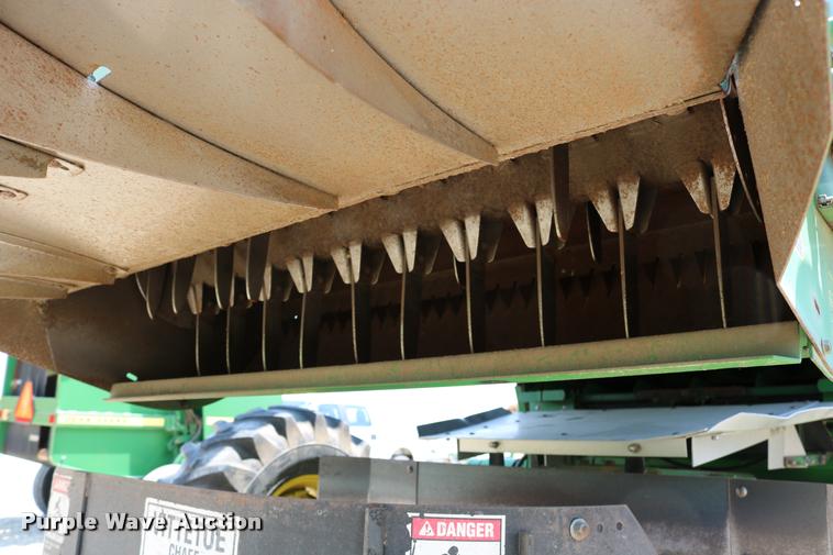 image for item DB9385 1986 John Deere 7720 combine