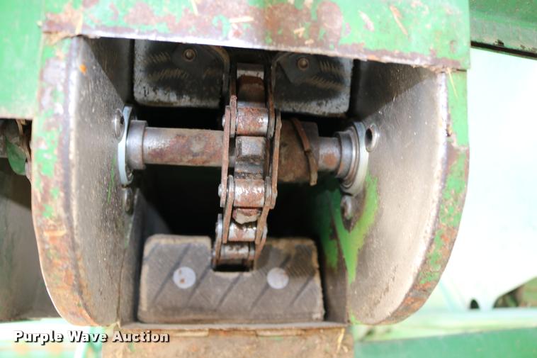 image for item DB9385 1986 John Deere 7720 combine
