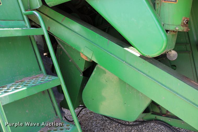 image for item DB9385 1986 John Deere 7720 combine