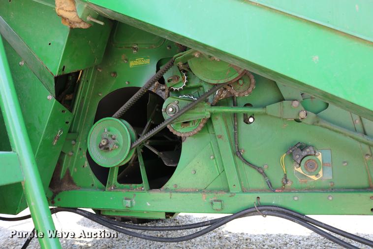 image for item DB9385 1986 John Deere 7720 combine