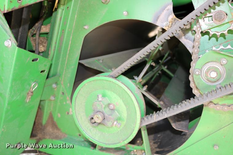 image for item DB9385 1986 John Deere 7720 combine