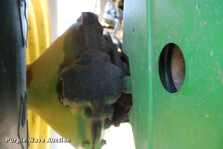 image for item DB9385 1986 John Deere 7720 combine