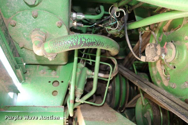 image for item DB9385 1986 John Deere 7720 combine