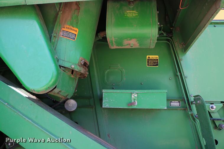 image for item DB9385 1986 John Deere 7720 combine