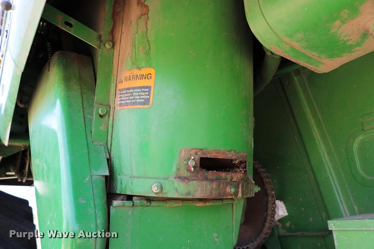 image for item DB9385 1986 John Deere 7720 combine