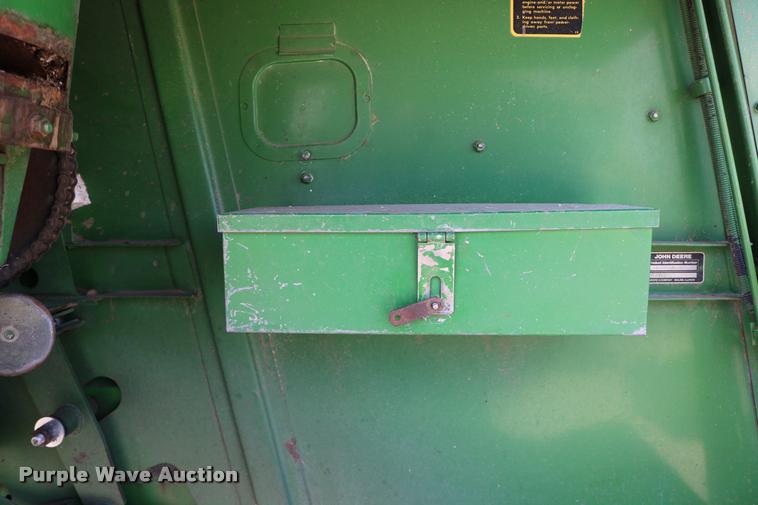 image for item DB9385 1986 John Deere 7720 combine