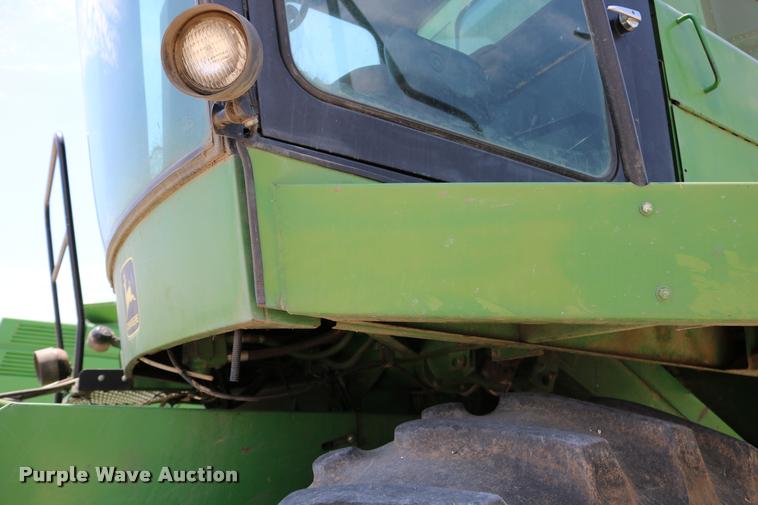 image for item DB9385 1986 John Deere 7720 combine