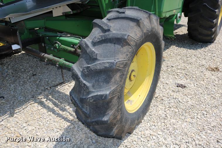 image for item DB9385 1986 John Deere 7720 combine