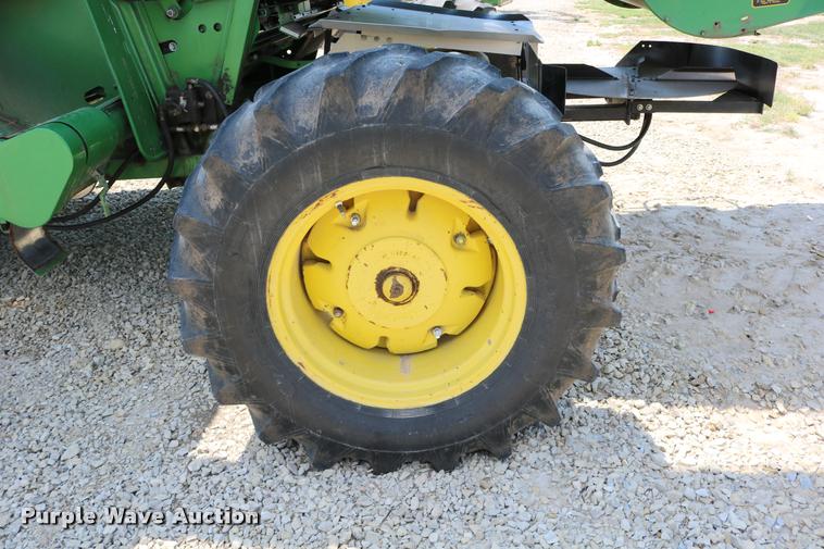 image for item DB9385 1986 John Deere 7720 combine