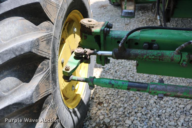 image for item DB9385 1986 John Deere 7720 combine