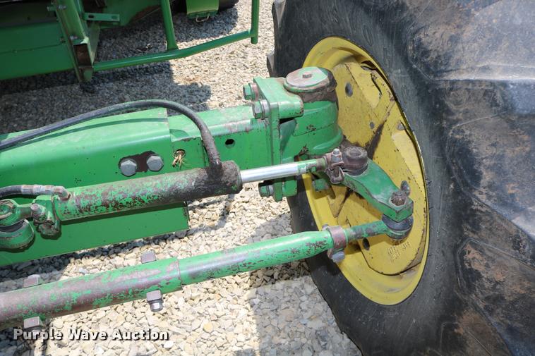image for item DB9385 1986 John Deere 7720 combine