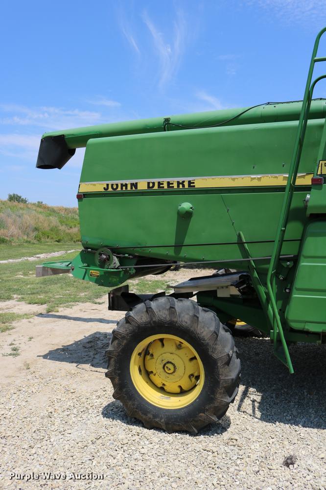 image for item DB9385 1986 John Deere 7720 combine