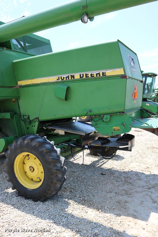image for item DB9385 1986 John Deere 7720 combine
