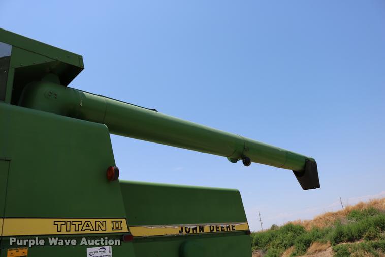 image for item DB9385 1986 John Deere 7720 combine