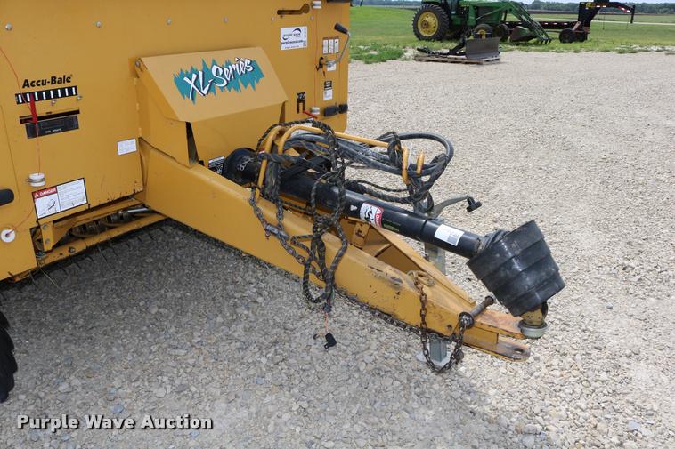 image for item DB9390 2001 Vermeer 605XL round baler