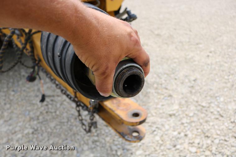 image for item DB9390 2001 Vermeer 605XL round baler