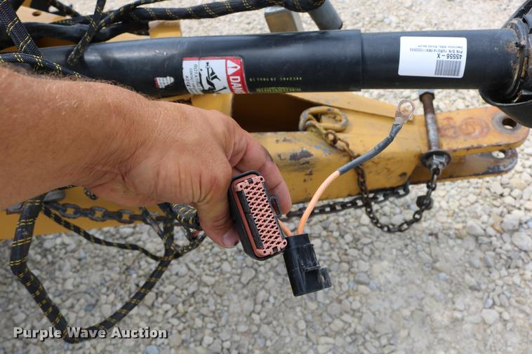 image for item DB9390 2001 Vermeer 605XL round baler