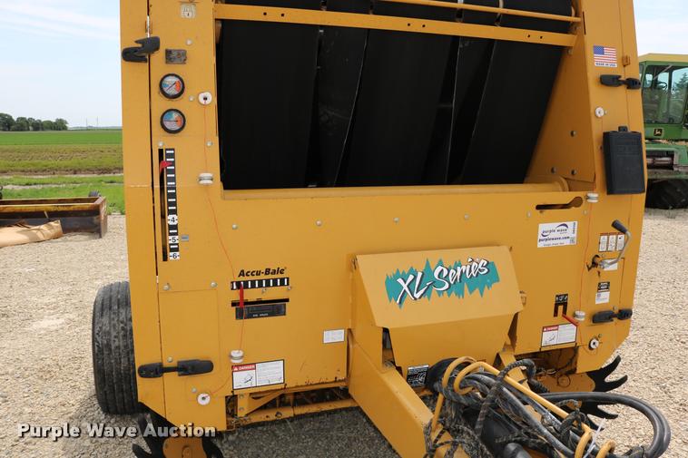 image for item DB9390 2001 Vermeer 605XL round baler