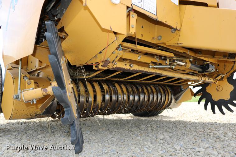 image for item DB9390 2001 Vermeer 605XL round baler