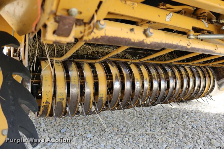 image for item DB9390 2001 Vermeer 605XL round baler