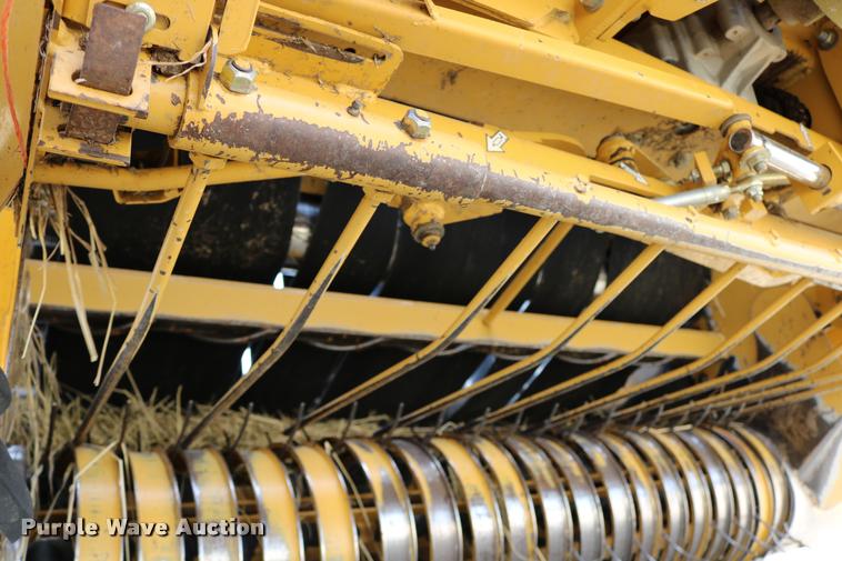 image for item DB9390 2001 Vermeer 605XL round baler