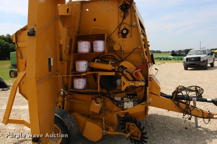 image for item DB9390 2001 Vermeer 605XL round baler