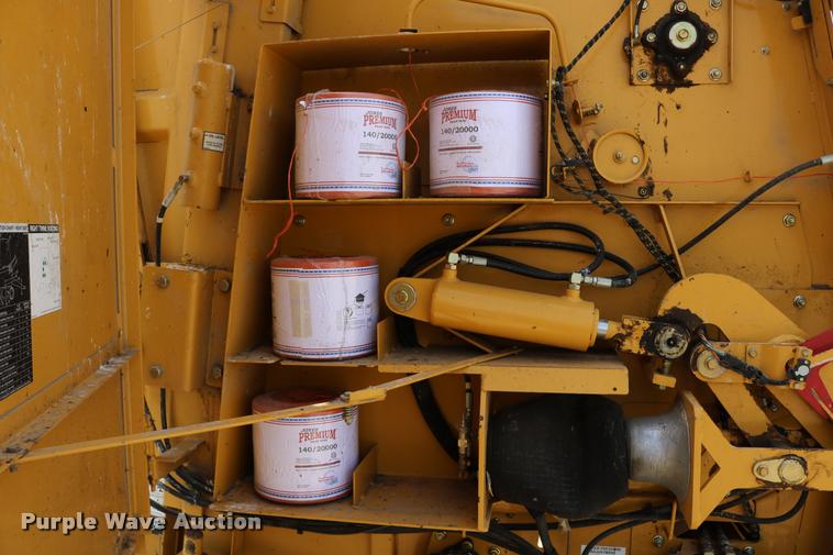 image for item DB9390 2001 Vermeer 605XL round baler