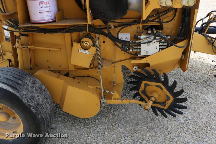 image for item DB9390 2001 Vermeer 605XL round baler