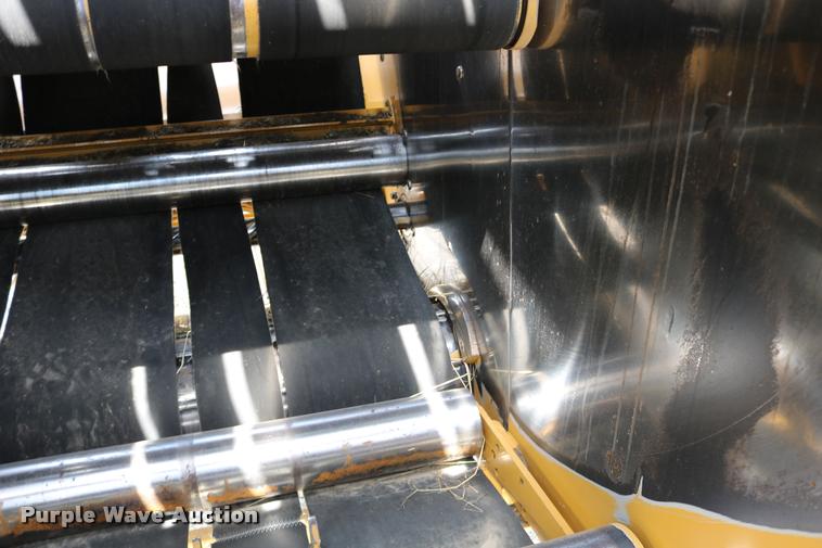 image for item DB9390 2001 Vermeer 605XL round baler